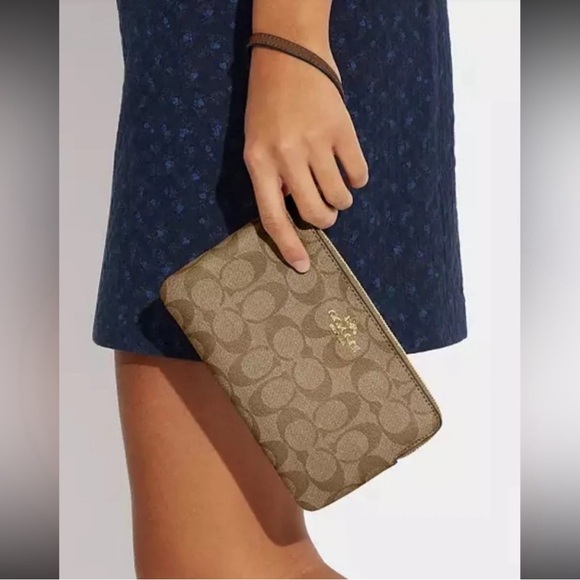 Coach double corner zipper wristlet - Picture 7 of 7